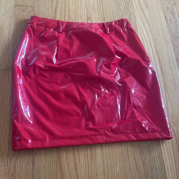 Faux latex red zipper mini skirt - Picture 2 of 2